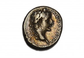 TIBERIO, 14-37 d.C. Denario