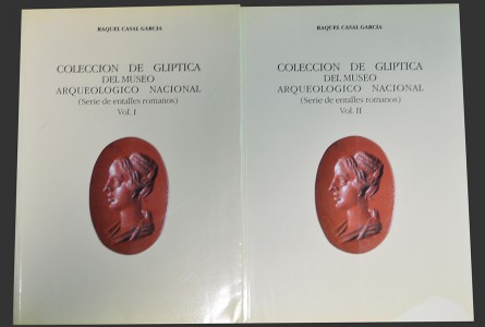 COLECCION DE GLIPTICA DEL MUSEO ARQUEOLOGICO NACIONAL.  RAQUEL CASAL GARCIA