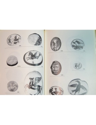 COLECCION DE GLIPTICA DEL MUSEO ARQUEOLOGICO NACIONAL.  RAQUEL CASAL GARCIA